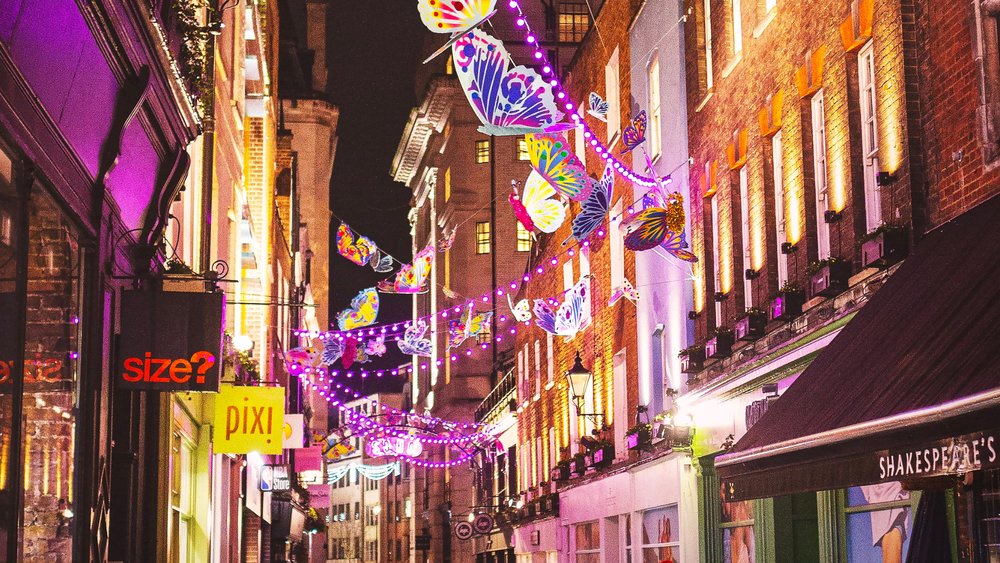 Charming alleyways are all dressed up for Christmas! Credits to @tom_white on Unsplash