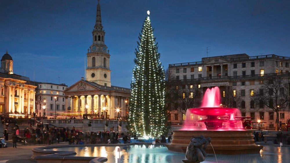 The full Christmas experience awaits you at Trafalgar Square! Credits to @stmartins_music on Instagram