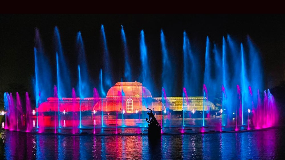 The iconic Christmas lights trail and magical installations await you at Kew! Credits to @katy_murrells on Unsplash