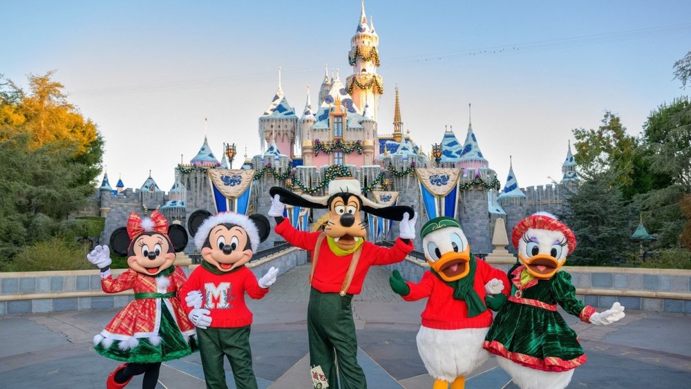Get ready for some yuletide entertainment from Mickey and his friends!  Credits: @disneyland on IG