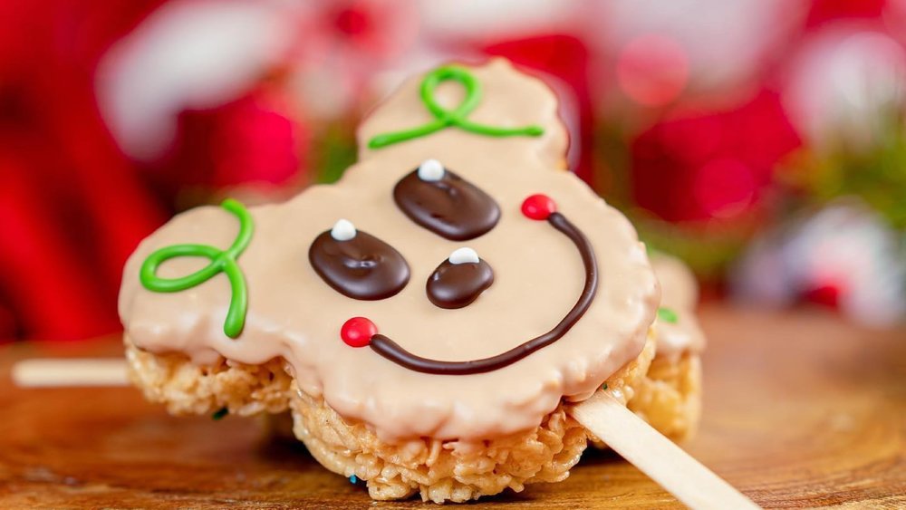 Disney-licious holiday treats are a must-try!  Credits: @disneyland on IG