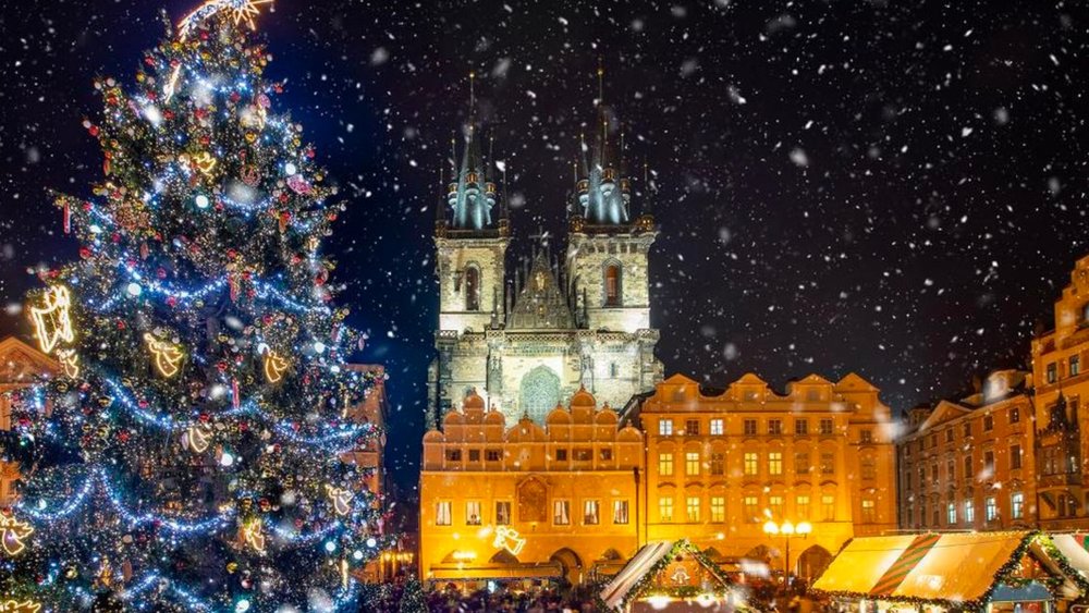 Bustling stalls surround a beautiful, massive Christmas tree! Credits to @alinetravelchesterfield on Instagram