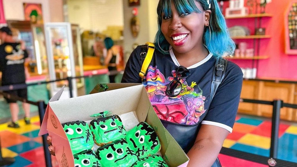 Take home some of these delicious and spooky doughnuts after HHN! Image credits to @erikaenchanted on Instagram