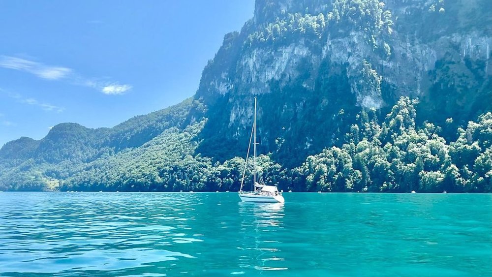 Get aboard the Catamaran Sightseeing Cruise and witness postcard-worthy views. Credits to @miris_mountainpics on Instagram