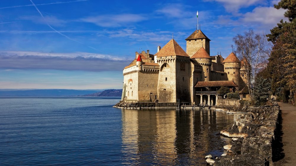 Feel like royalty when you visit Château de Chillon. Credits to Ricardo Gomez Angel on Unsplash
