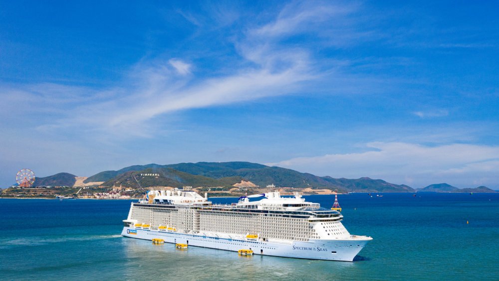 CN-皇家加勒比 - 船体前进