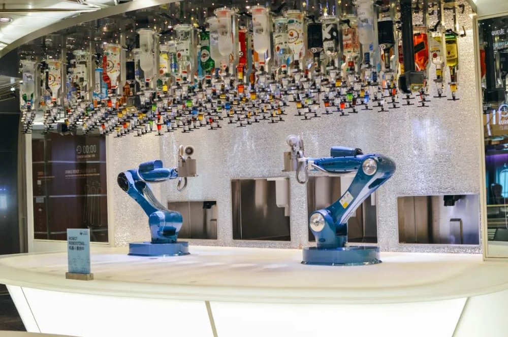 CN -皇家加勒比 - 机器人餐厅