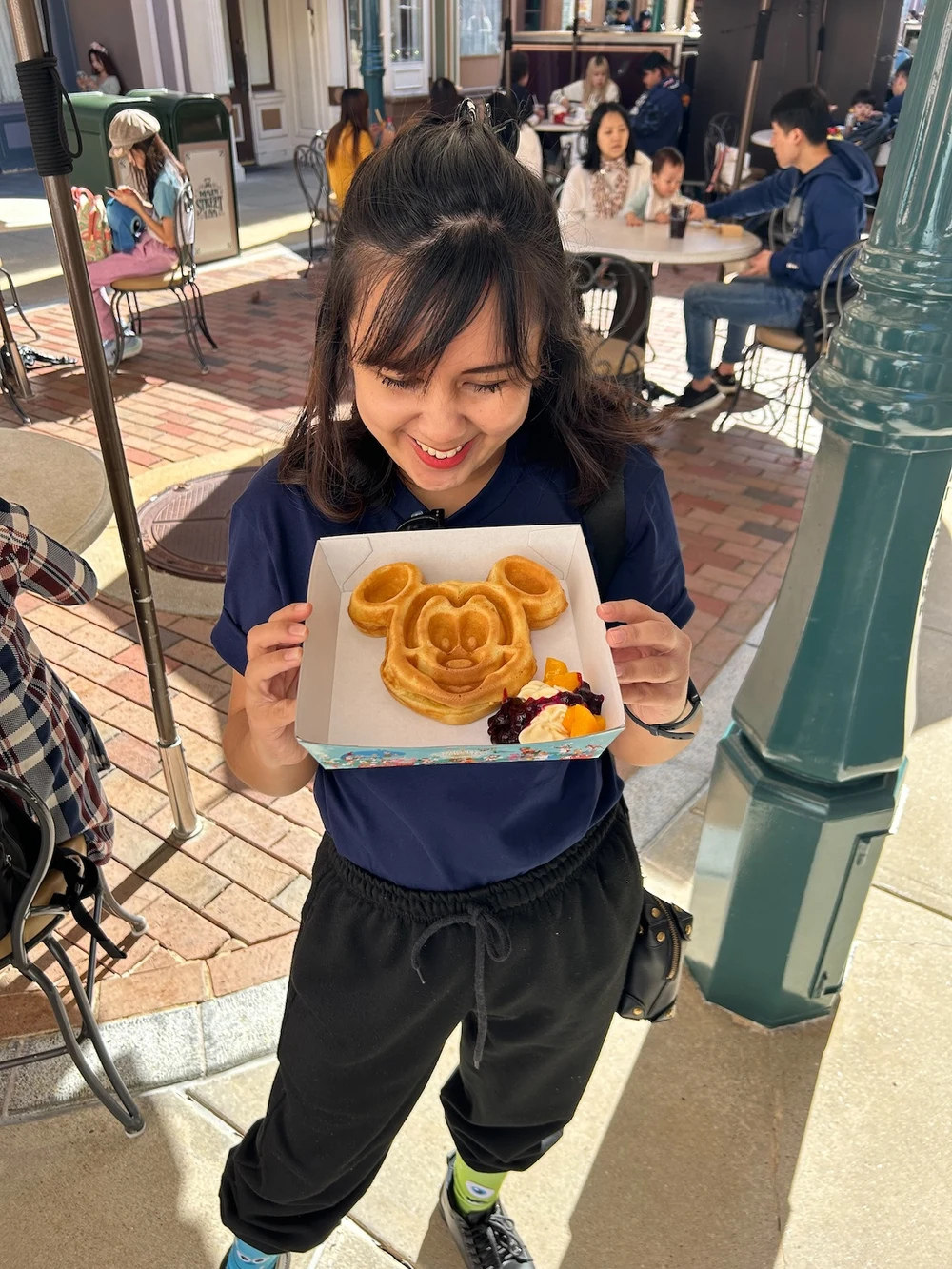 Mickey Waffle Hong Kong Disneyland - Yohanna Deony