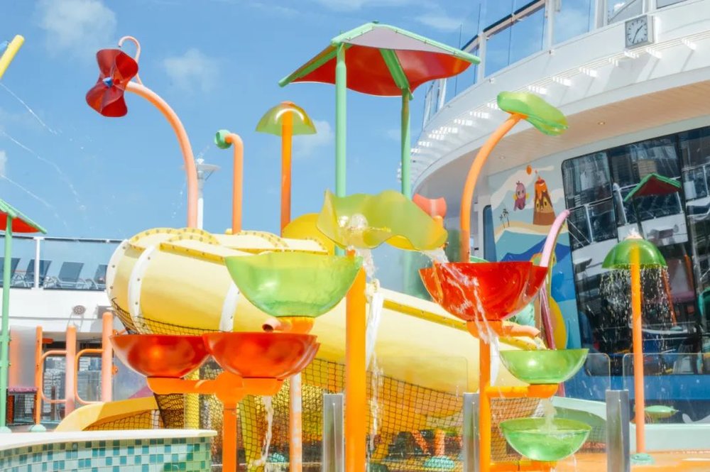 CN - 皇家加勒比 - 泳池1