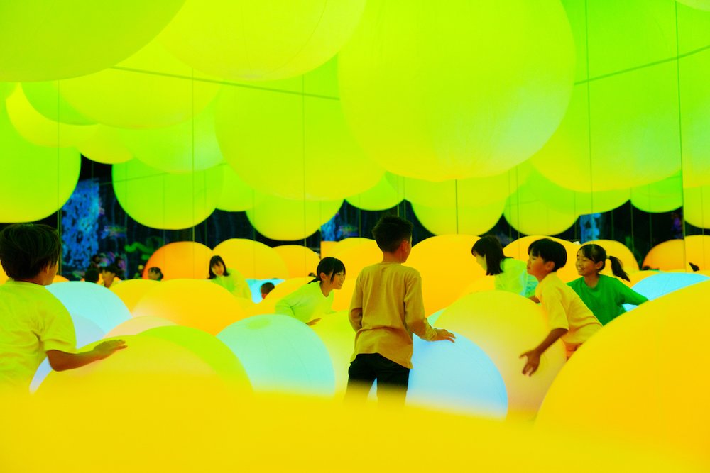teamLab, Light Ball Orchestra © teamLab
