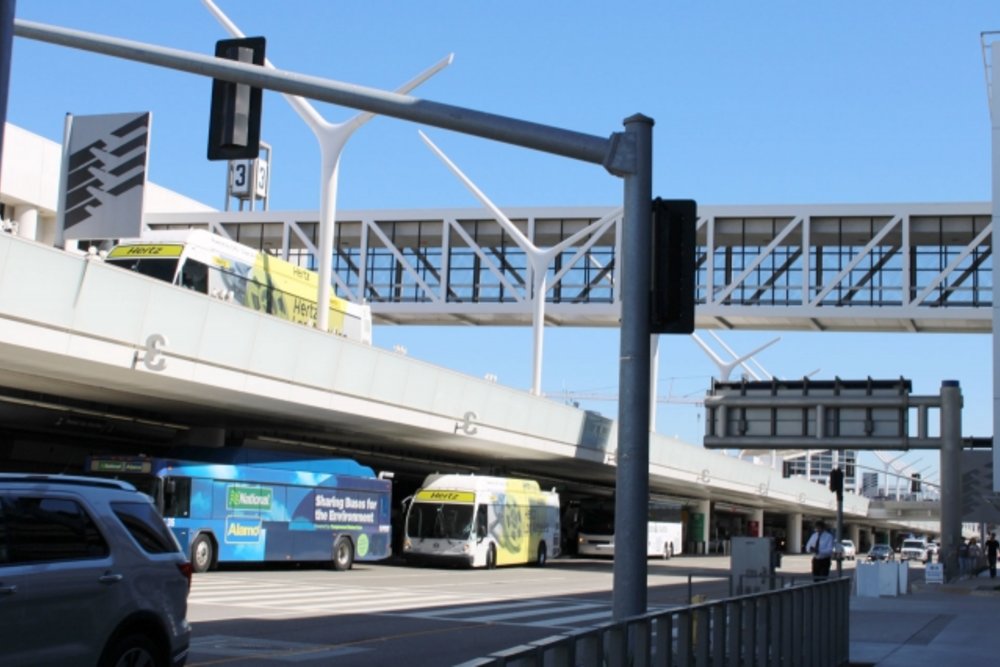 LA LAX空港 ターミナル間連絡バス