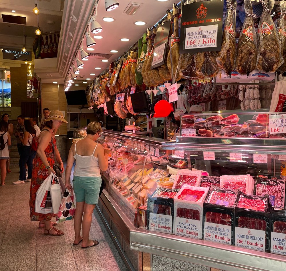 西班牙的火腿店