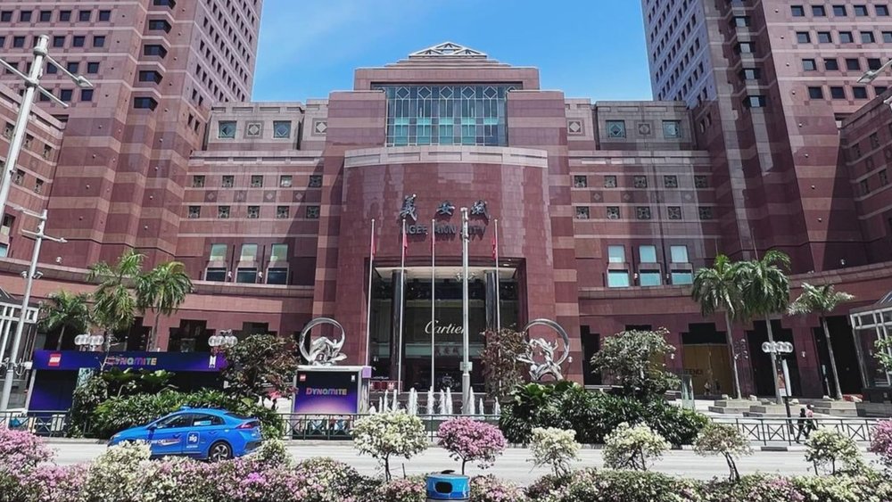 The shops are calling your name! Credits to @nenneko.sg on Instagram