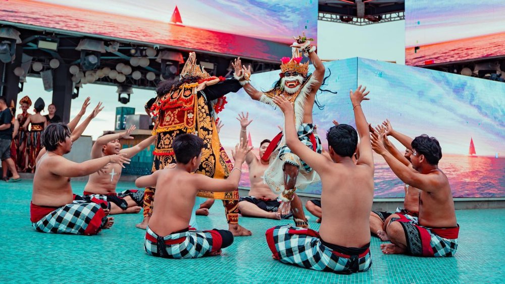 Get a taste of local culture at Atlas Beach Club. Credits to @atlasbeachclub on Instagram
