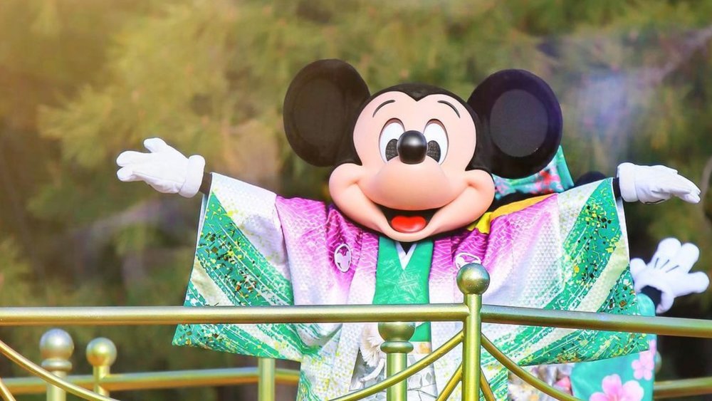 Greet your fave characters a Happy New Year. Credits to @aya_disneygram on Instagram