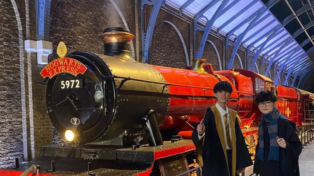 Experience the Magic Behind the Screen at Warner Bros Studio Tour! Image credits to @w___suke on Instagram