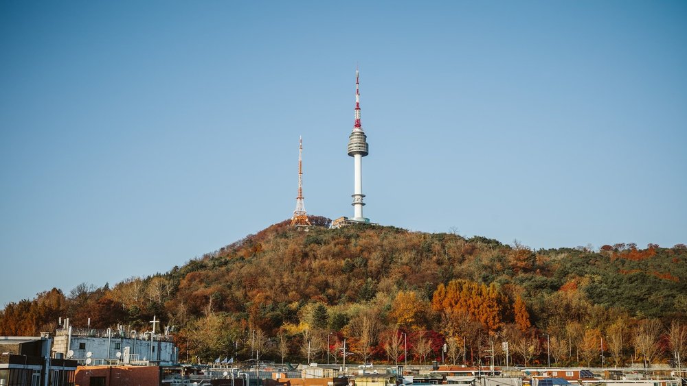 Another sky-high spot in Seoul! Credits to Oat Appleseed on Unsplash