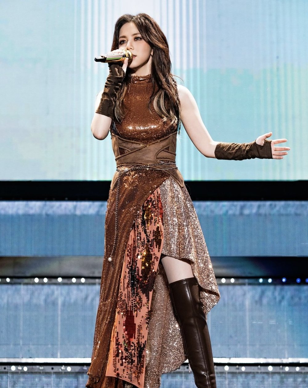 屬羊藝人代表:鄧紫棋 (Instagram @gem0816)