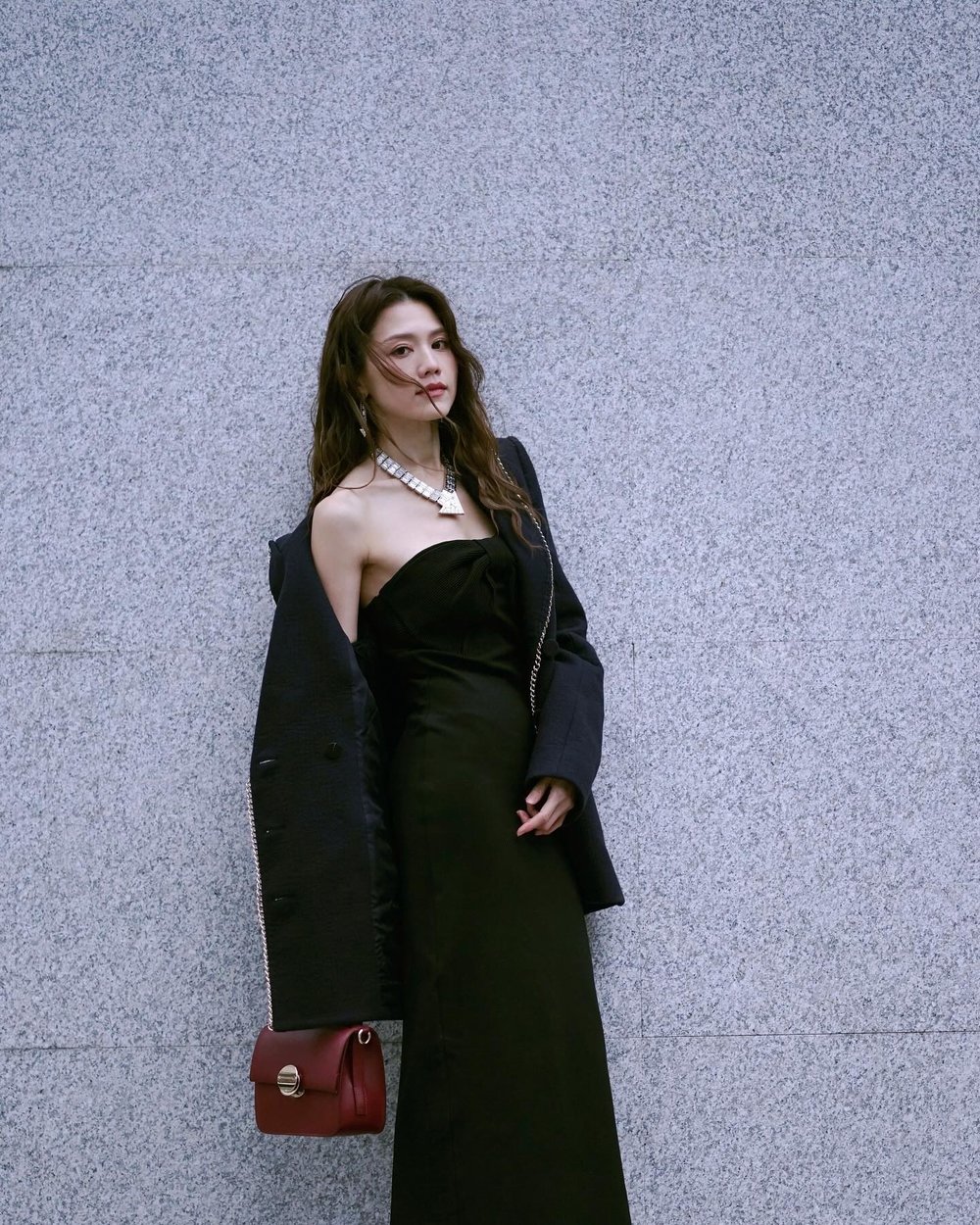 屬牛藝人代表：周秀娜 (Instagram @chrissienana)