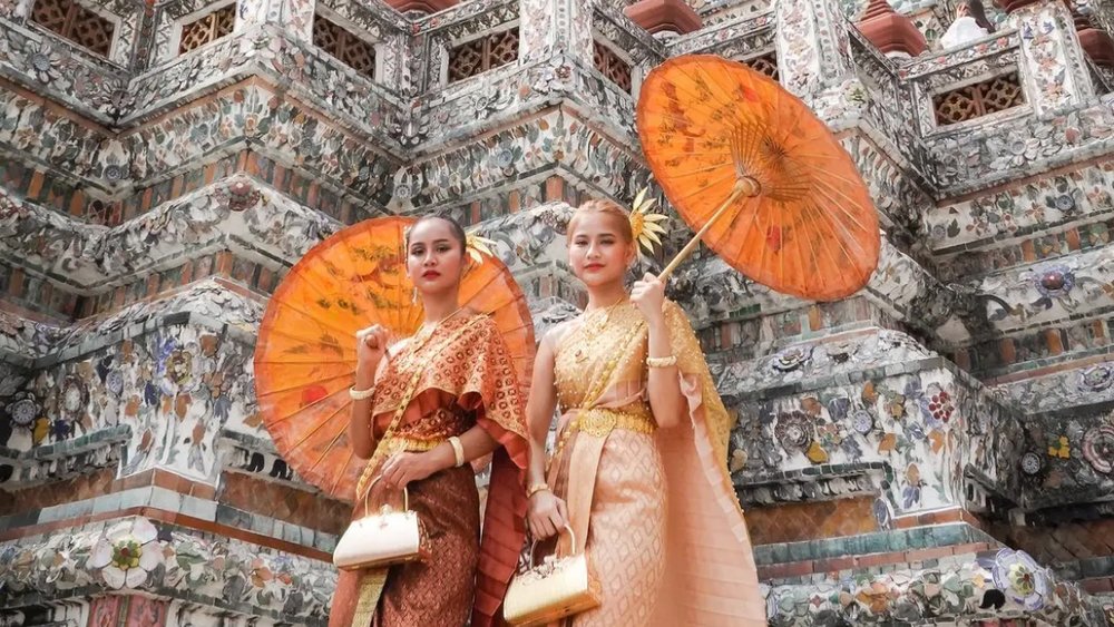 Trải Nghiệm Mặc Trang Phục Thái Truyền Thống