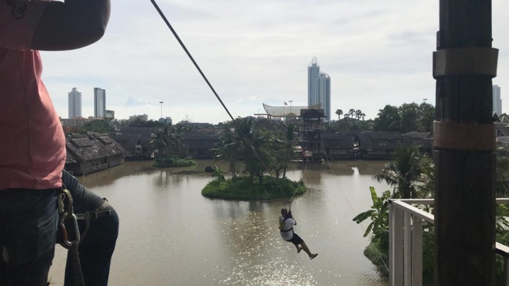 Chơi Zipline Vượt Sông Tại Chợ Nổi
