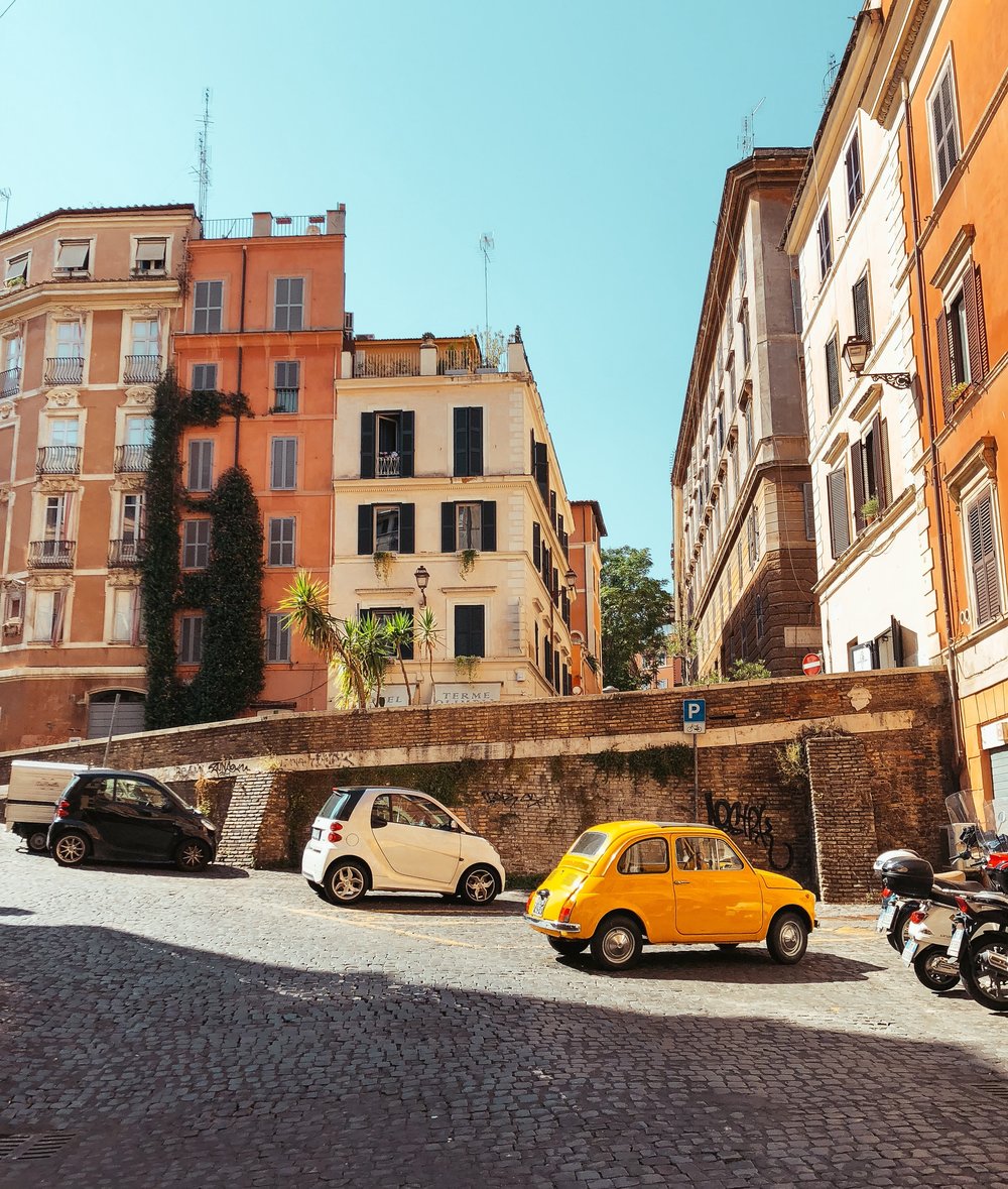 Car street parking in Rome - How to rent a car in Italy