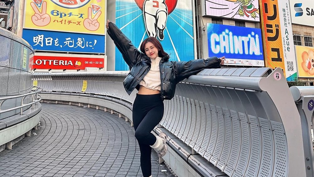 Take a photo by the famous Glico man. Credits to @kellytan1111 on Instagram