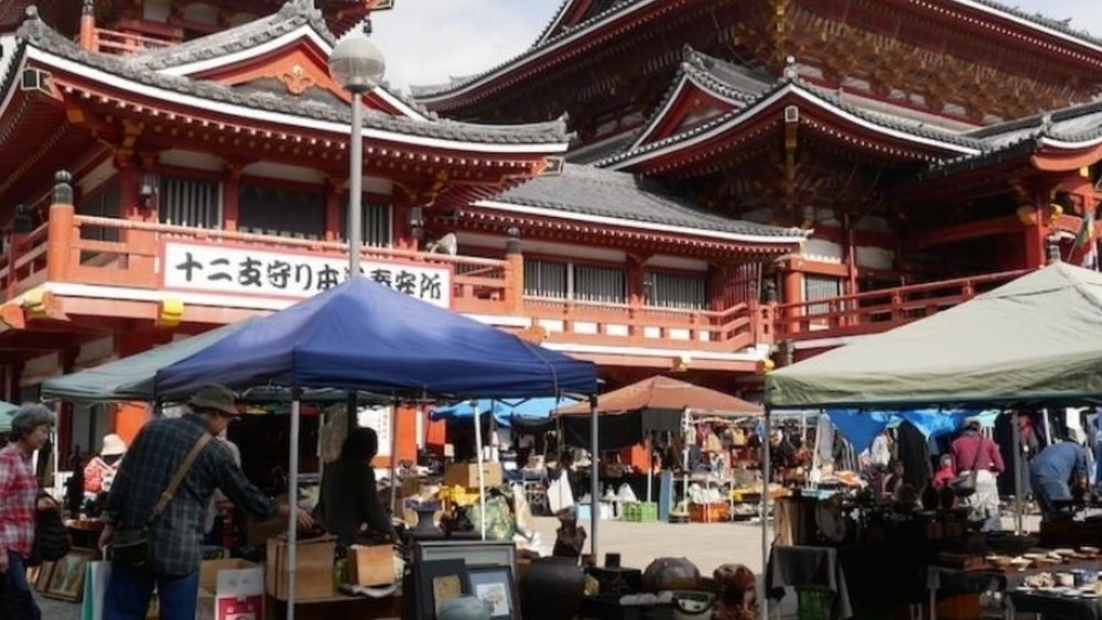 Hit up the many community markets in Nagoya selling antiques, handicrafts, and more. Credits to @nagoya_is_not_boring on Instagram