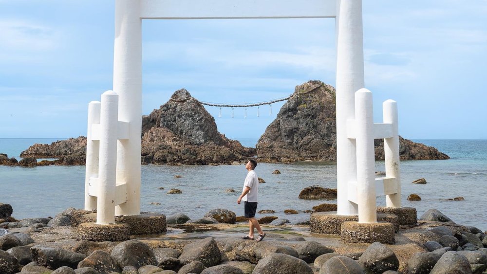 Spot a rare White Torii gate by the sea! Credits to @timmy727 on Instagram