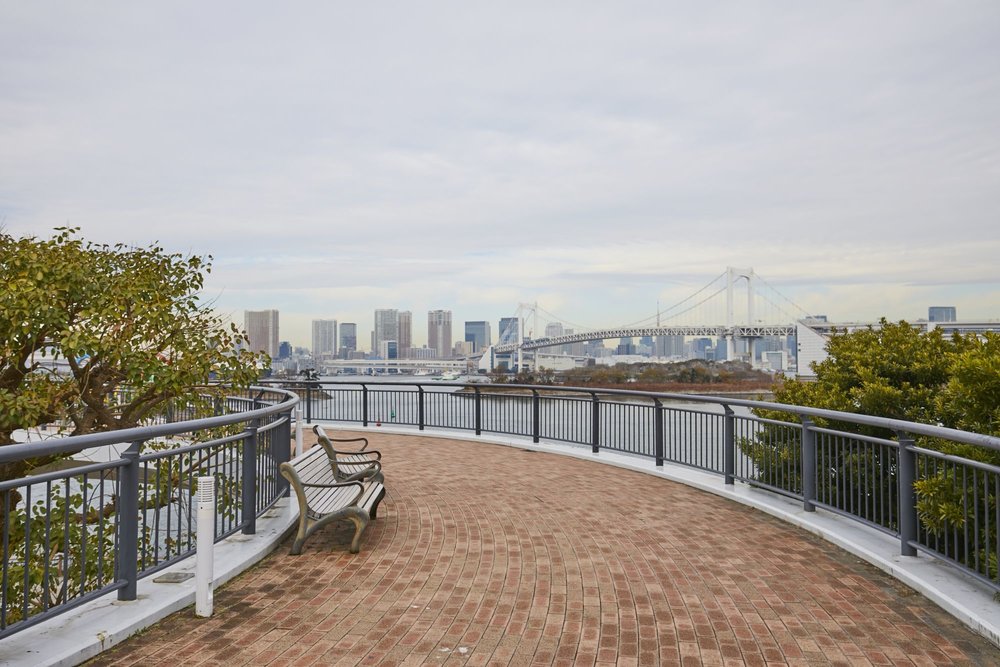 a viewing deck and a bench in Odaiba where you can see the Rainbow Bridge