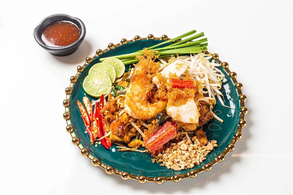 Looking for luxury pad thai? Well head on over to Heng Hoi Tod Chaw Lae for that sweet, sweet pad thai