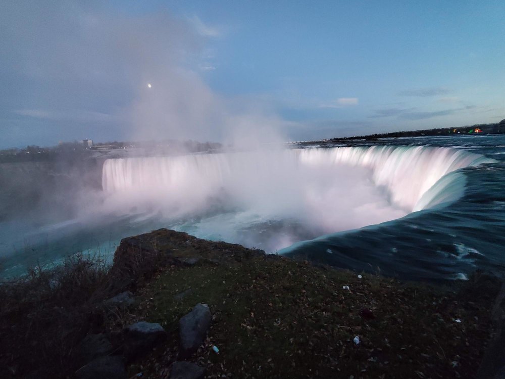 Niagara falls night