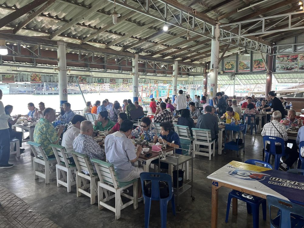 เครดิตภาพ: เรือนริมน้ำซีฟู๊ด จันทบุรี บน Facebook