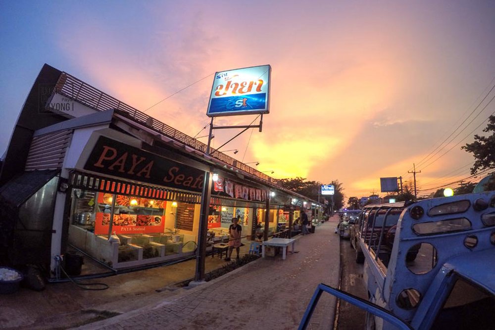 เครดิตภาพ: ร้านอาหารป้ายาซีฟู้ด หาดแม่รำพึง ระยอง บน Facebook