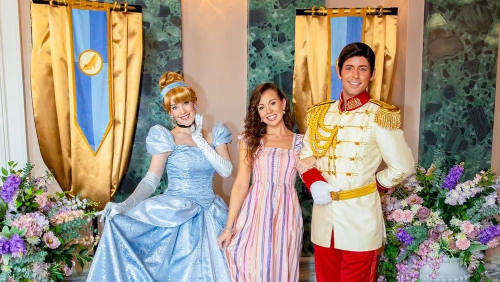 Set up a royal encounter with the Disney princes and princesses! Credits to @gemmasummer_ on Instagram