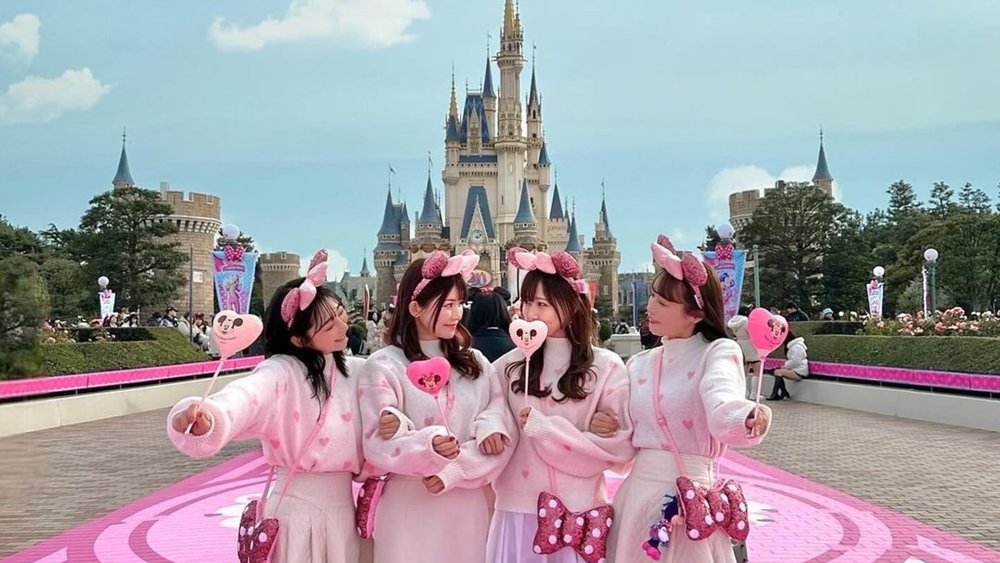 Prepare for an enchanting day at Tokyo Disneyland. Image credits to @amimi0218 on Instagram