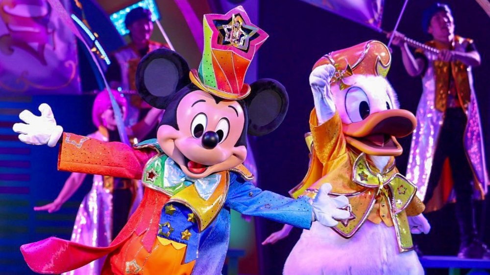 Experience entertainment at its best at Tokyo Disneyland shows!