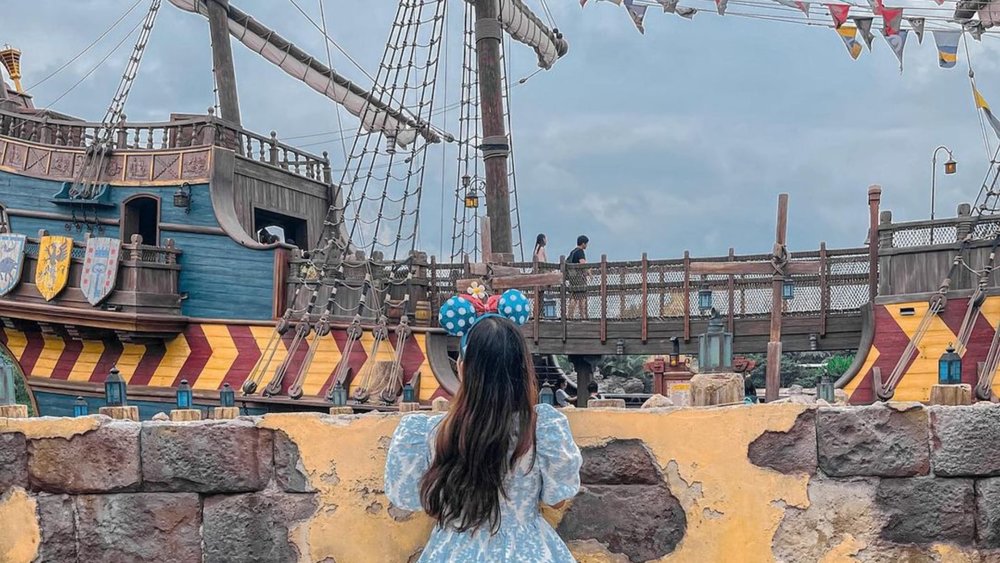 Channel your inner Elizabeth Swann and brave the high seas! Credits: @moryry on Instagram