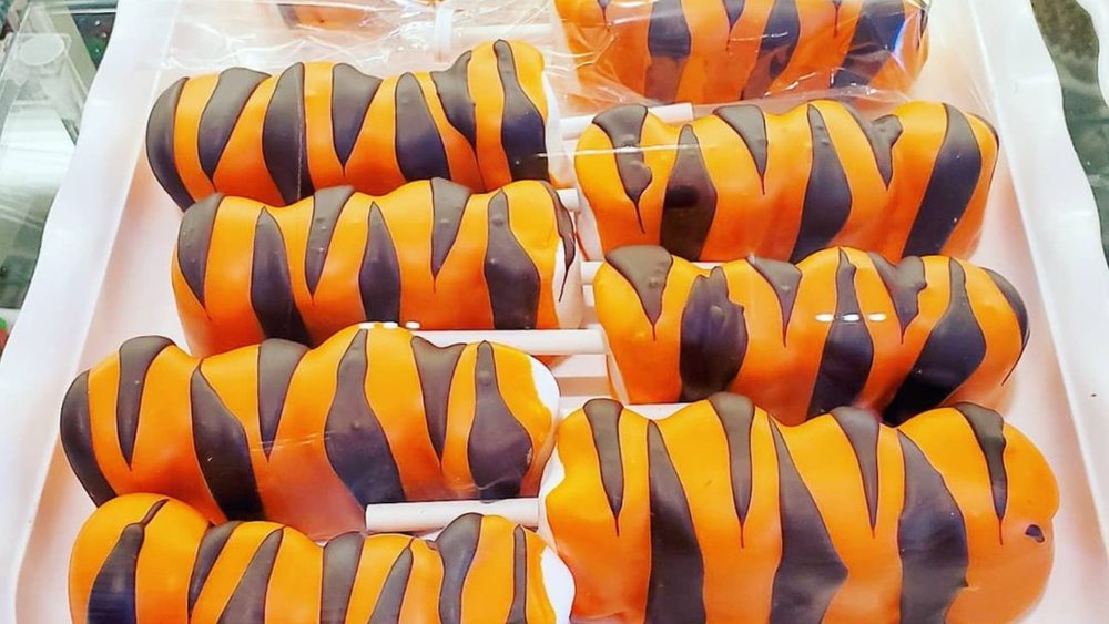 Have a sweet tooth? Grab a Tiger's Tail treat at Disneyland! Image credits to @magicalsoulfoodie on Instagram.