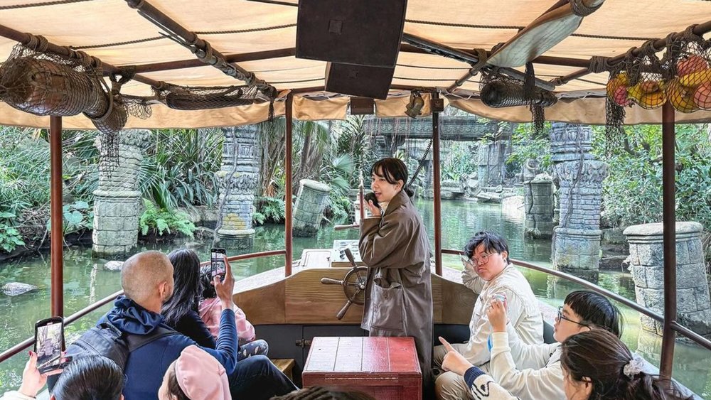 Here's the tea: the only thing scarier than the creatures lurking in the water are the dad jokes by your friendly tour guide! Credits: @tong.yankin on Instagram