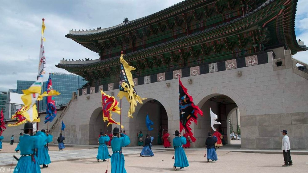 Seoul Palaces, Namsan Hanok Tower, and Seoul Tower Tour