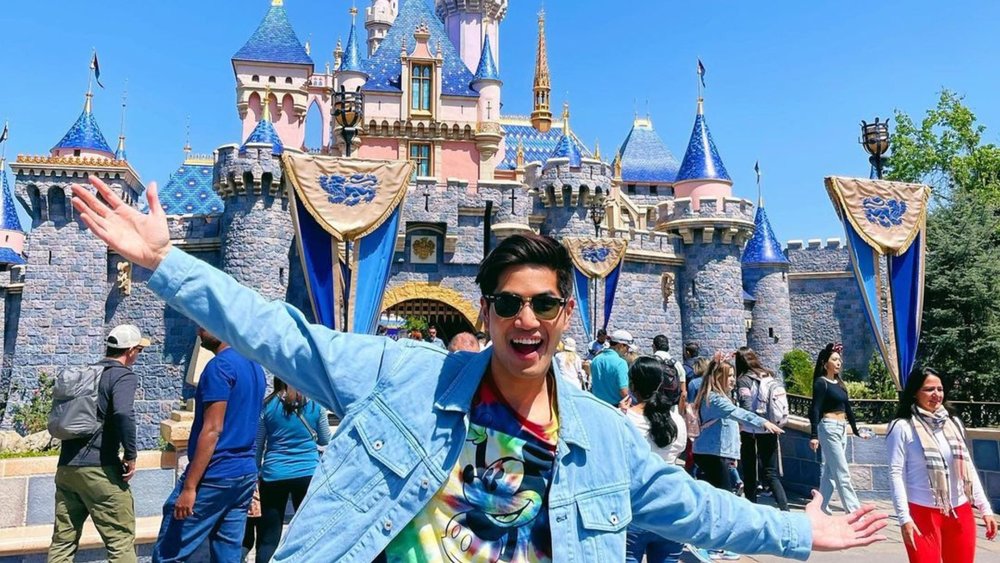 Be within walking distance from Disneyland! Credits to @bank_anusith on Instagram