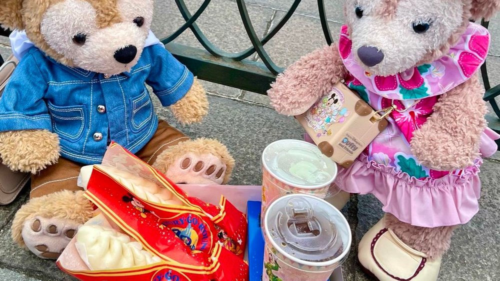 America has hotdogs, Japan has Gyoza dogs! Credits to @okkutty on Instagram