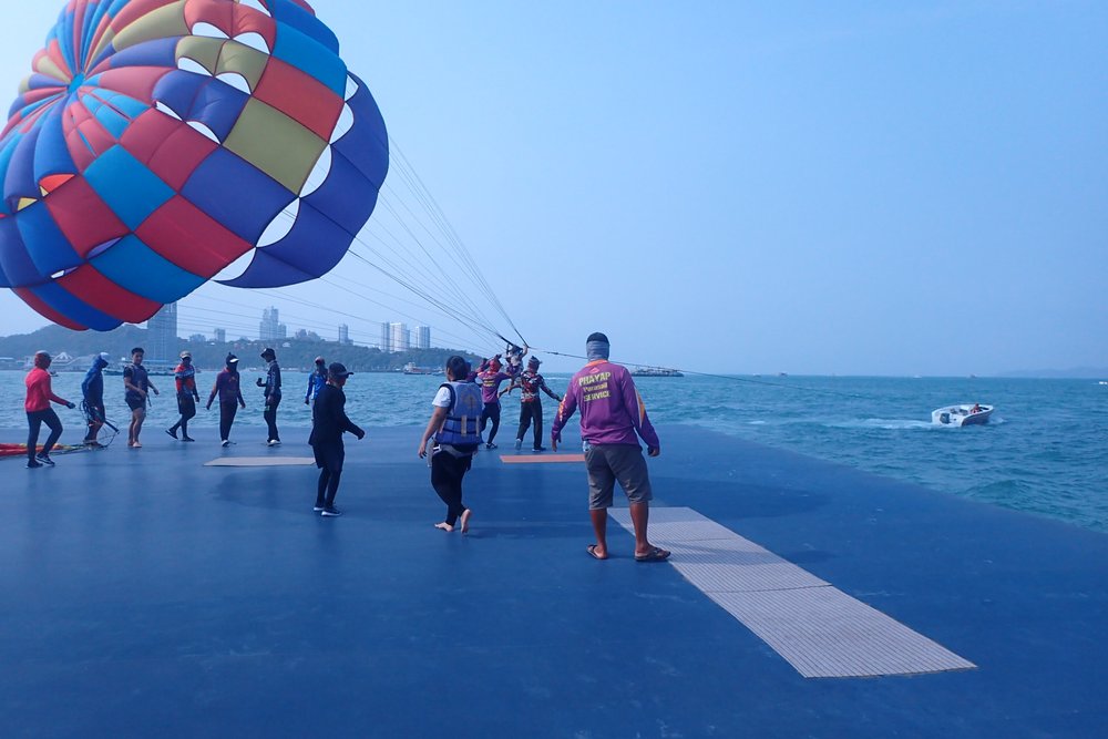タイ　ラン島　パラセーリングのステーション