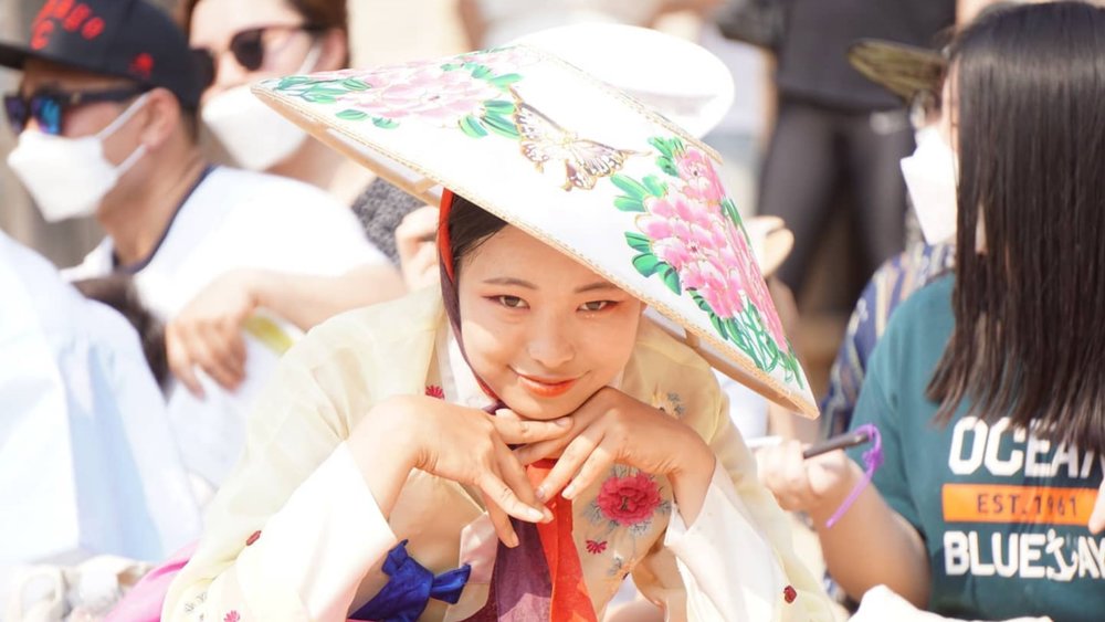Dress in a traditional hanbok and immerse in the rich history of Korea!