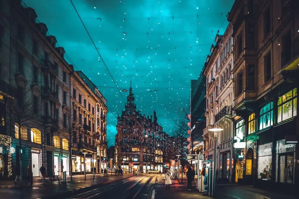 ©️ Photo by OMID VISUALS on Unsplash