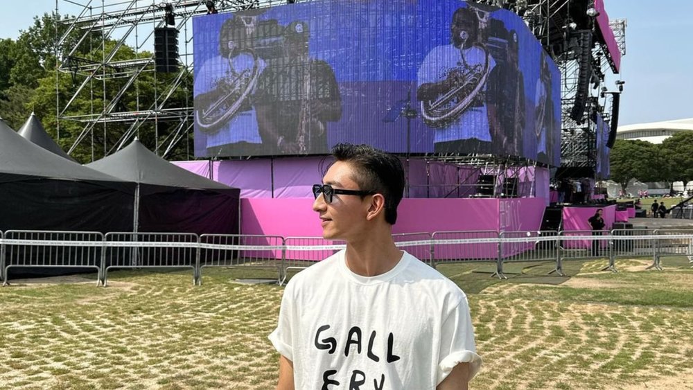 Come in your best spring outfits to this chill music festival. Credits to @hohosi_ on Instagram]