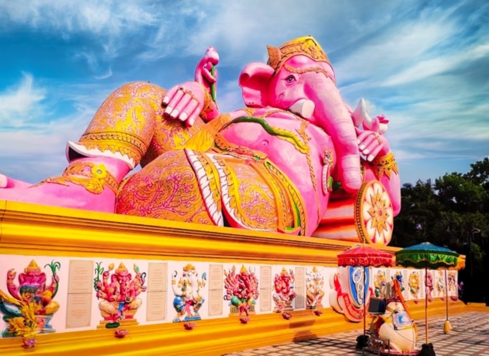 バンコク ワット・サマーン・ラッタナーラーム(ピンクのガネーシャ)