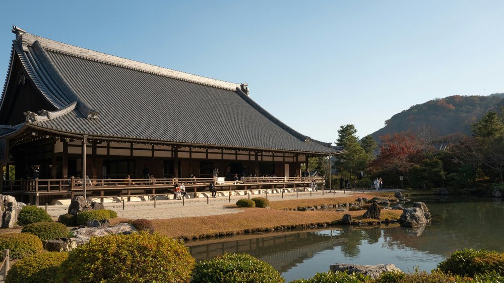 Recharge your spirit while strolling around Tenryu-ji Temple! Image credits @hiewyick on Unsplash