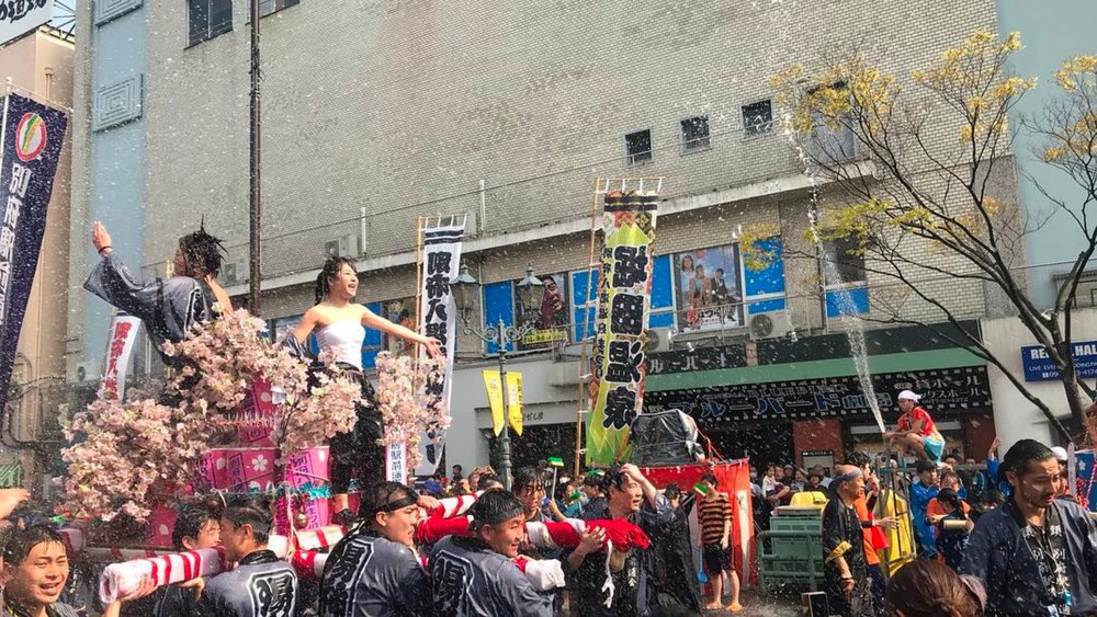 It's impossible not to get wet at the Beppy Hattou Onsen Matsuri! Credits to @daibutsuoo on Instagram